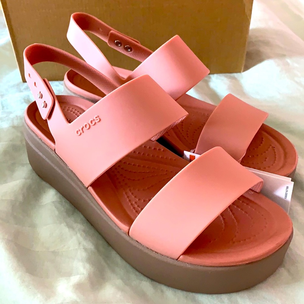 Crocs (US size 9) Brooklyn Low Wedge Sandals